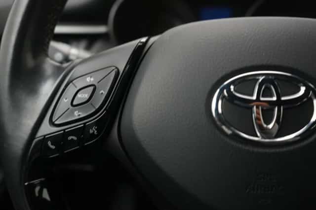 Toyota C-HR (2017) thumbnail 6
