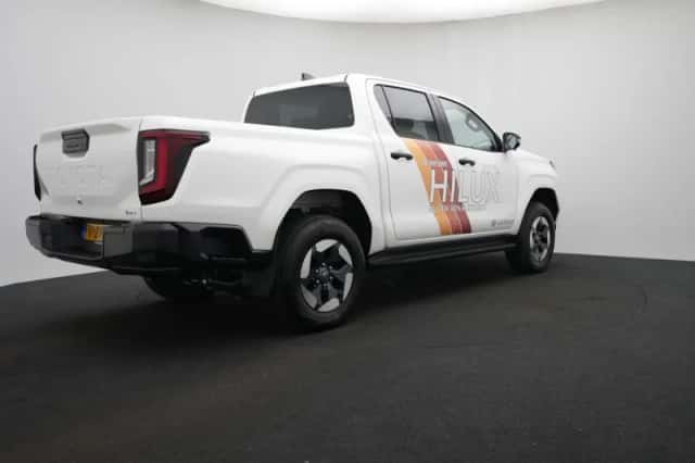 Toyota Hilux (2026) thumbnail 2