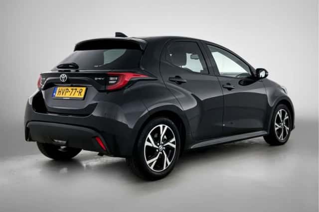 Toyota Yaris (2025) thumbnail 2