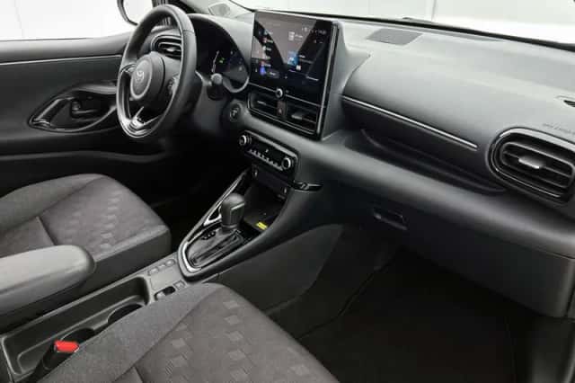 Toyota Yaris (2025) thumbnail 6