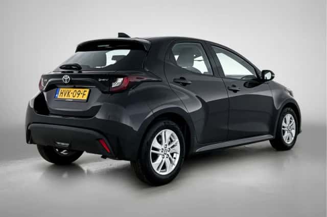 Toyota Yaris (2025) thumbnail 2