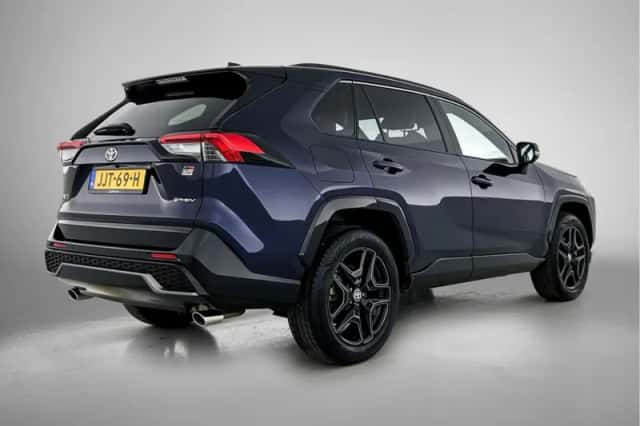 Toyota RAV4 (2025) thumbnail 2