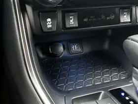 Toyota RAV4 (2025) thumbnail 24