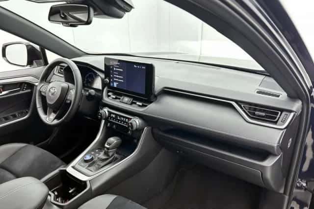 Toyota RAV4 (2025) thumbnail 6