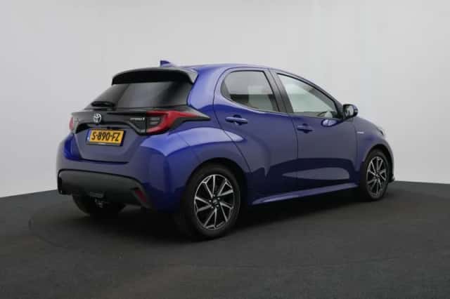 Toyota Yaris (2021) thumbnail 2