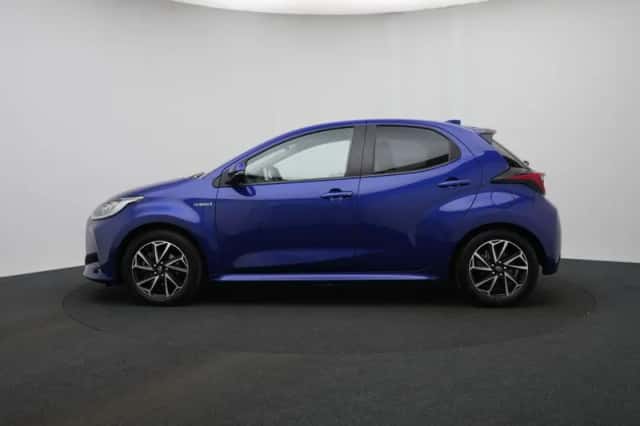 Toyota Yaris (2021) thumbnail 3