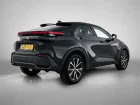 Toyota C-HR (2025) thumbnail 2