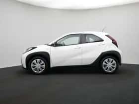 Toyota Aygo (2022) thumbnail 3