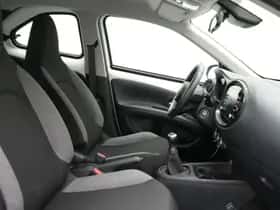 Toyota Aygo (2022) thumbnail 53