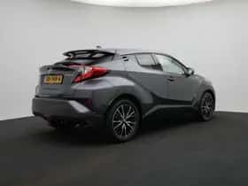 Toyota C-HR (2018) thumbnail 2