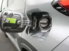 Toyota C-HR (2018) thumbnail 19
