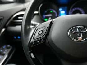 Toyota C-HR (2018) thumbnail 26