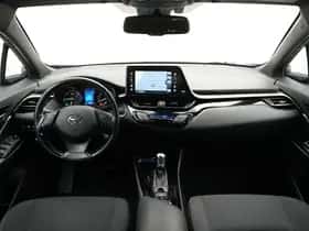Toyota C-HR (2018) thumbnail 4