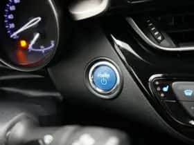 Toyota C-HR (2018) thumbnail 36