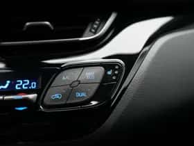 Toyota C-HR (2018) thumbnail 40