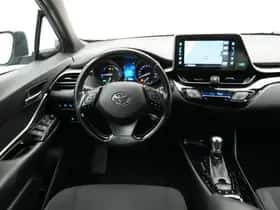 Toyota C-HR (2018) thumbnail 5