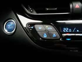 Toyota C-HR (2018) thumbnail 41