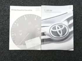 Toyota C-HR (2018) thumbnail 49