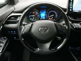 Toyota C-HR (2018) thumbnail 8
