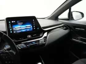 Toyota C-HR (2018) thumbnail 9