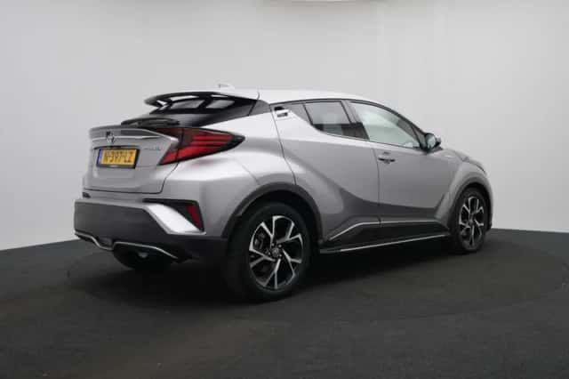 Toyota C-HR (2021) thumbnail 2