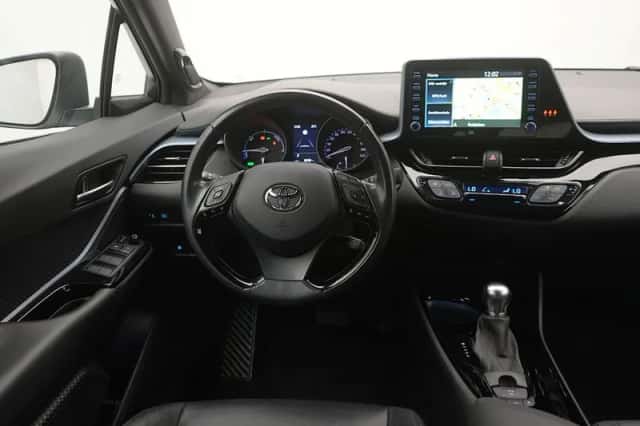 Toyota C-HR (2021) thumbnail 4