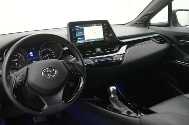 Toyota C-HR (2021) thumbnail 5