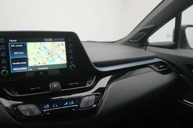 Toyota C-HR (2021) thumbnail 6