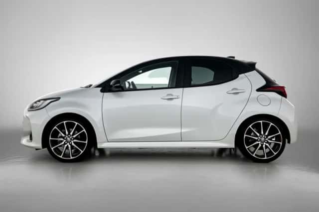 Toyota Yaris (2023) thumbnail 3