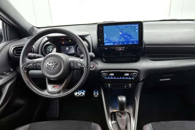Toyota Yaris (2023) thumbnail 4