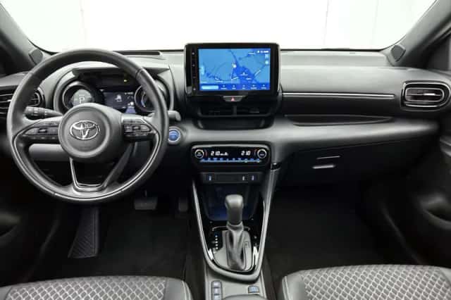 Toyota Yaris (2024) thumbnail 5