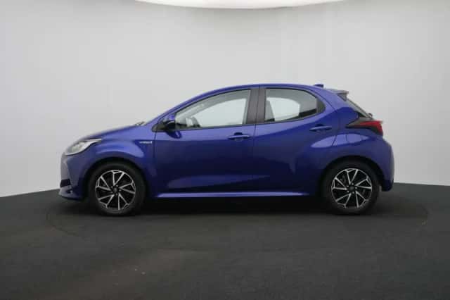 Toyota Yaris (2020) thumbnail 3