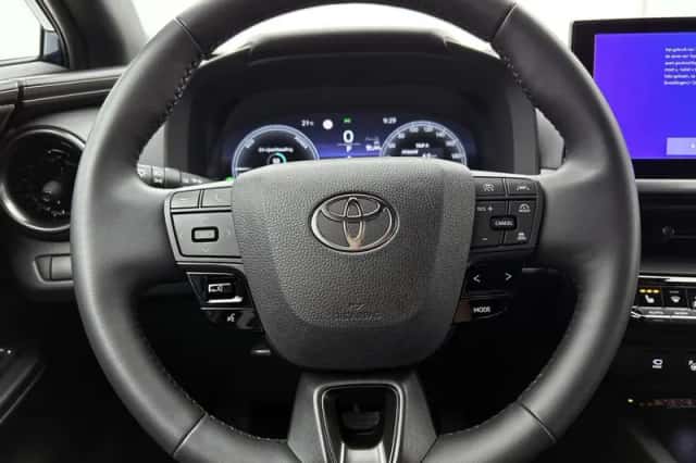 Toyota C-HR (2025) thumbnail 6