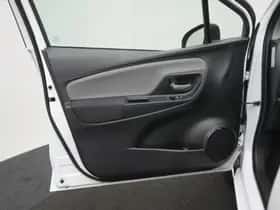 Toyota Yaris (2018) thumbnail 19