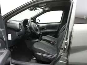 Toyota Aygo (2022) thumbnail 37