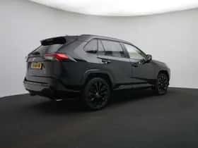 Toyota RAV4 (2021) thumbnail 2