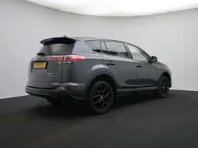 Toyota RAV4 (2018) thumbnail 2