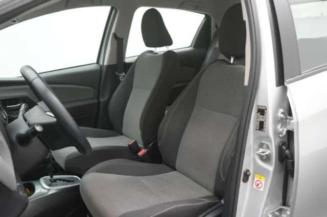 Toyota Yaris (2015) thumbnail 6
