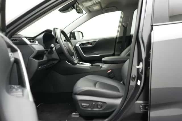 Toyota RAV4 (2024) thumbnail 6