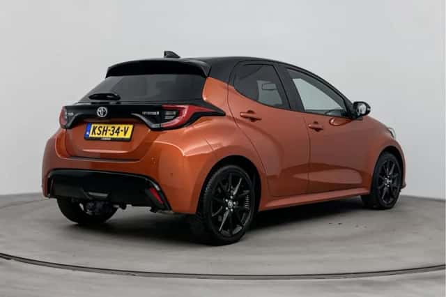 Toyota Yaris (2023) thumbnail 2