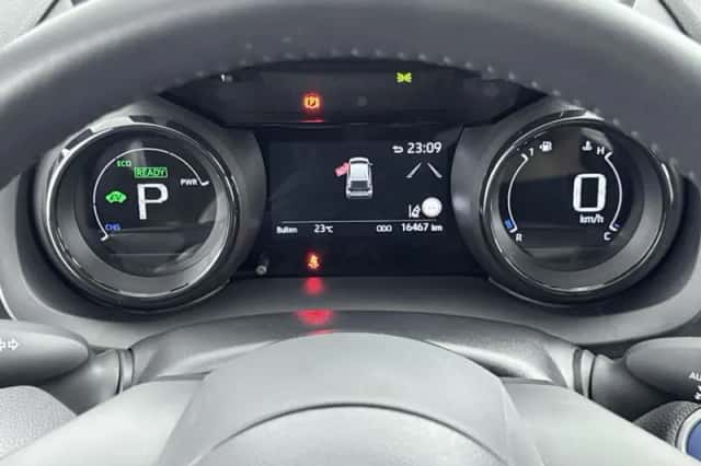 Toyota Yaris (2023) thumbnail 5