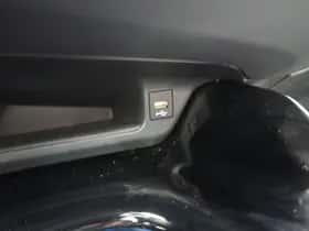 Toyota C-HR (2021) thumbnail 41