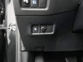 Toyota C-HR (2021) thumbnail 9