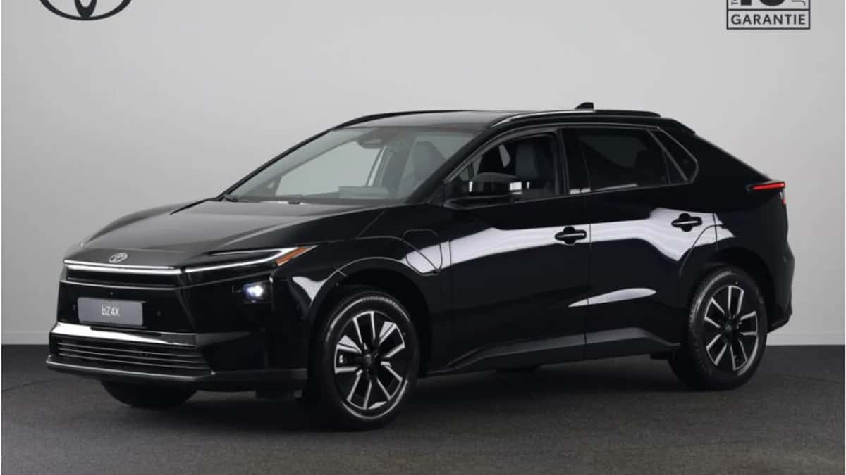 Toyota bZ4X (2026) — foto 1
