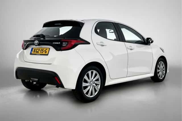 Toyota Yaris (2023) thumbnail 2
