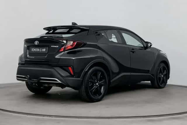 Toyota C-HR (2022) thumbnail 2