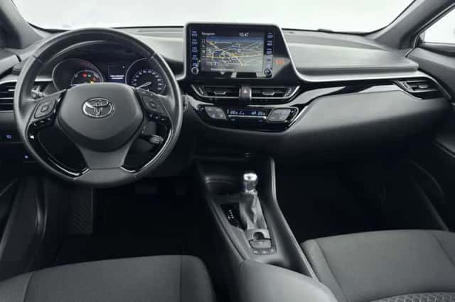 Toyota C-HR (2022) thumbnail 5