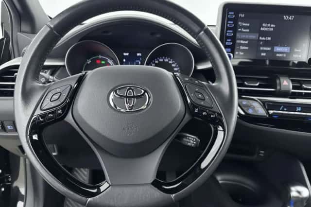 Toyota C-HR (2022) thumbnail 6