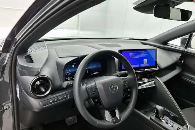 Toyota C-HR (2025) thumbnail 6
