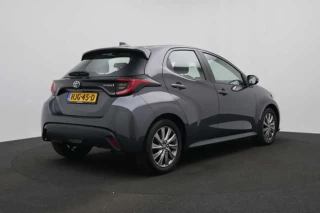 Toyota Yaris (2024) thumbnail 2